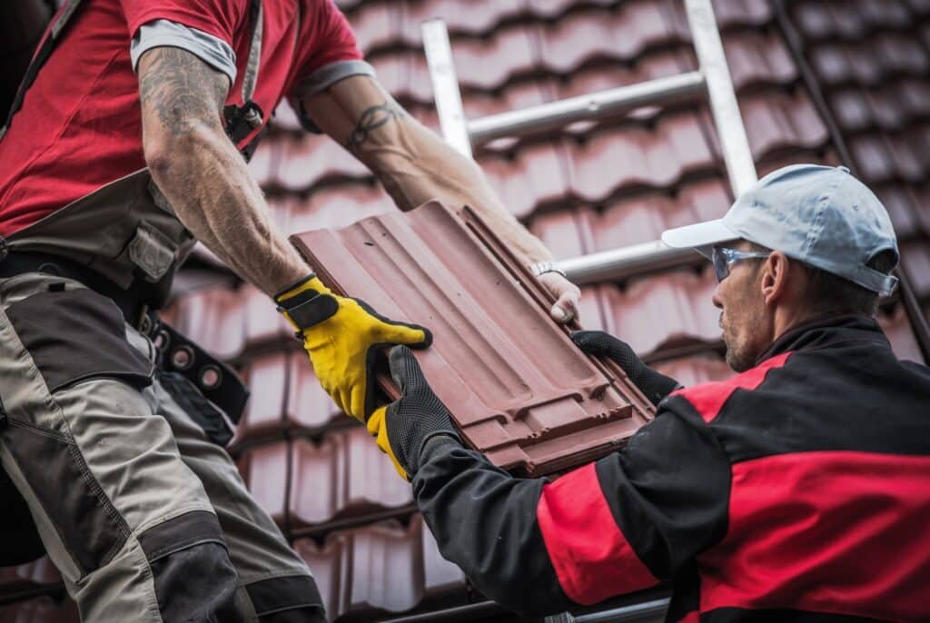 Installation de tuiles rouges